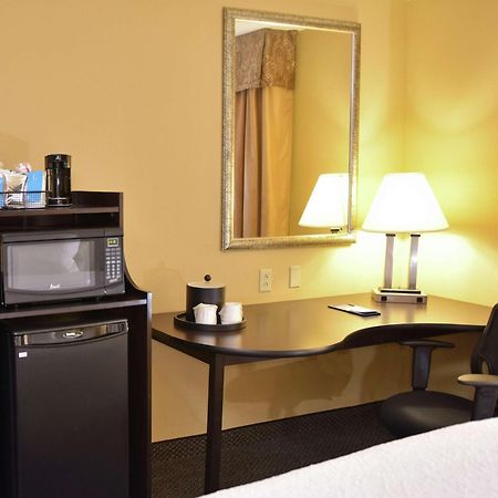 Hampton Inn & Suites Alexandria Esterno foto