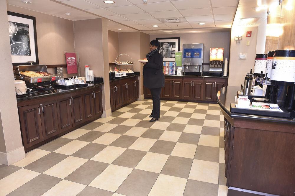 Hampton Inn & Suites Alexandria Esterno foto