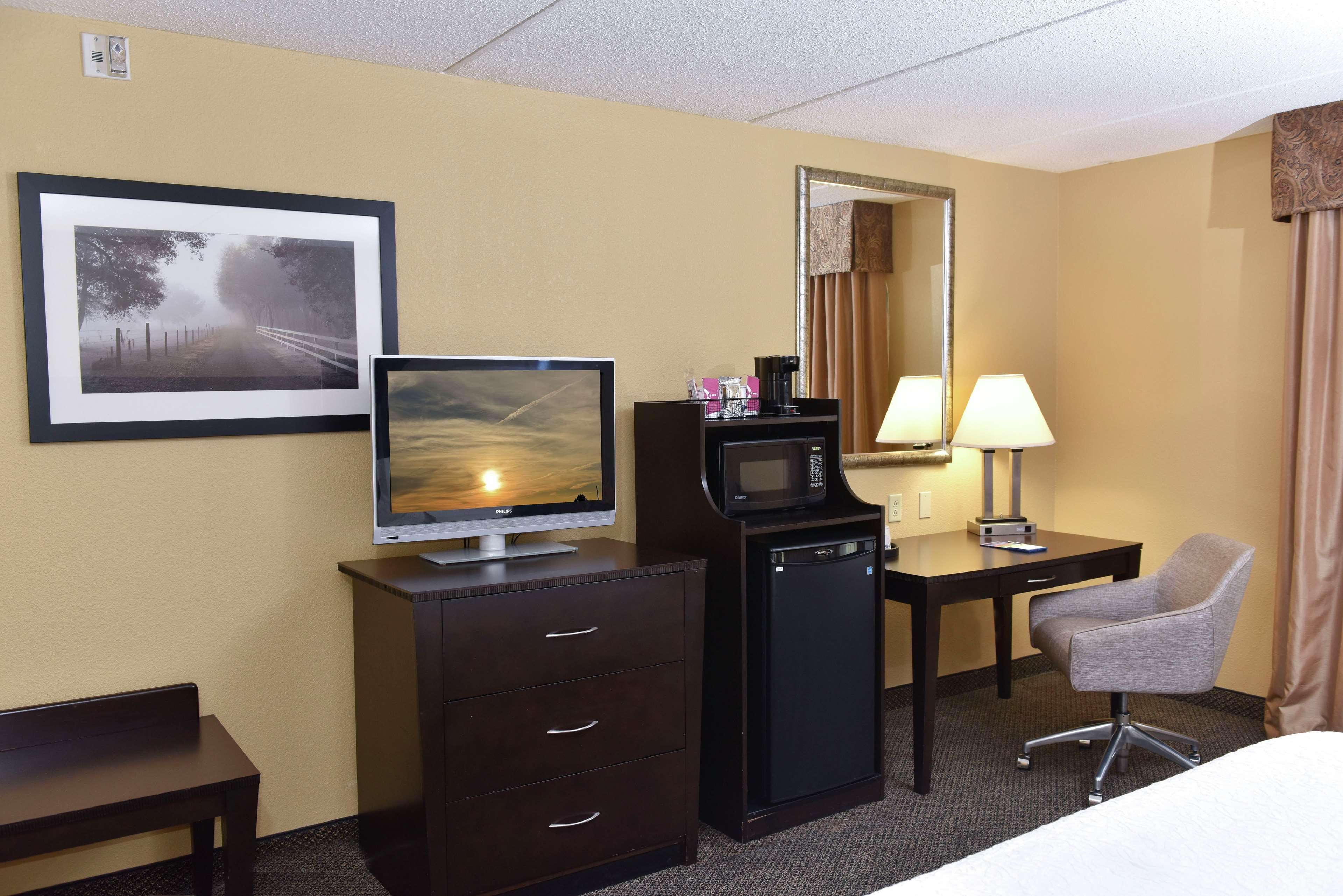 Hampton Inn & Suites Alexandria Esterno foto