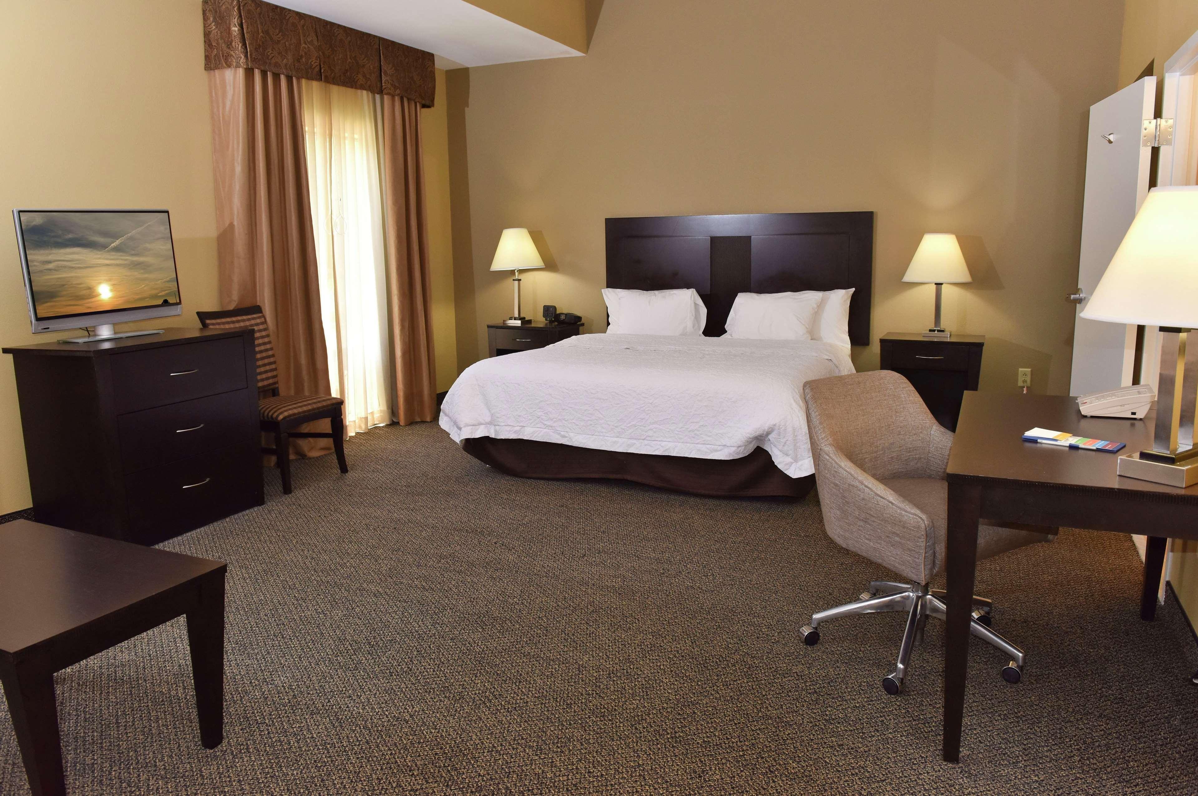 Hampton Inn & Suites Alexandria Esterno foto
