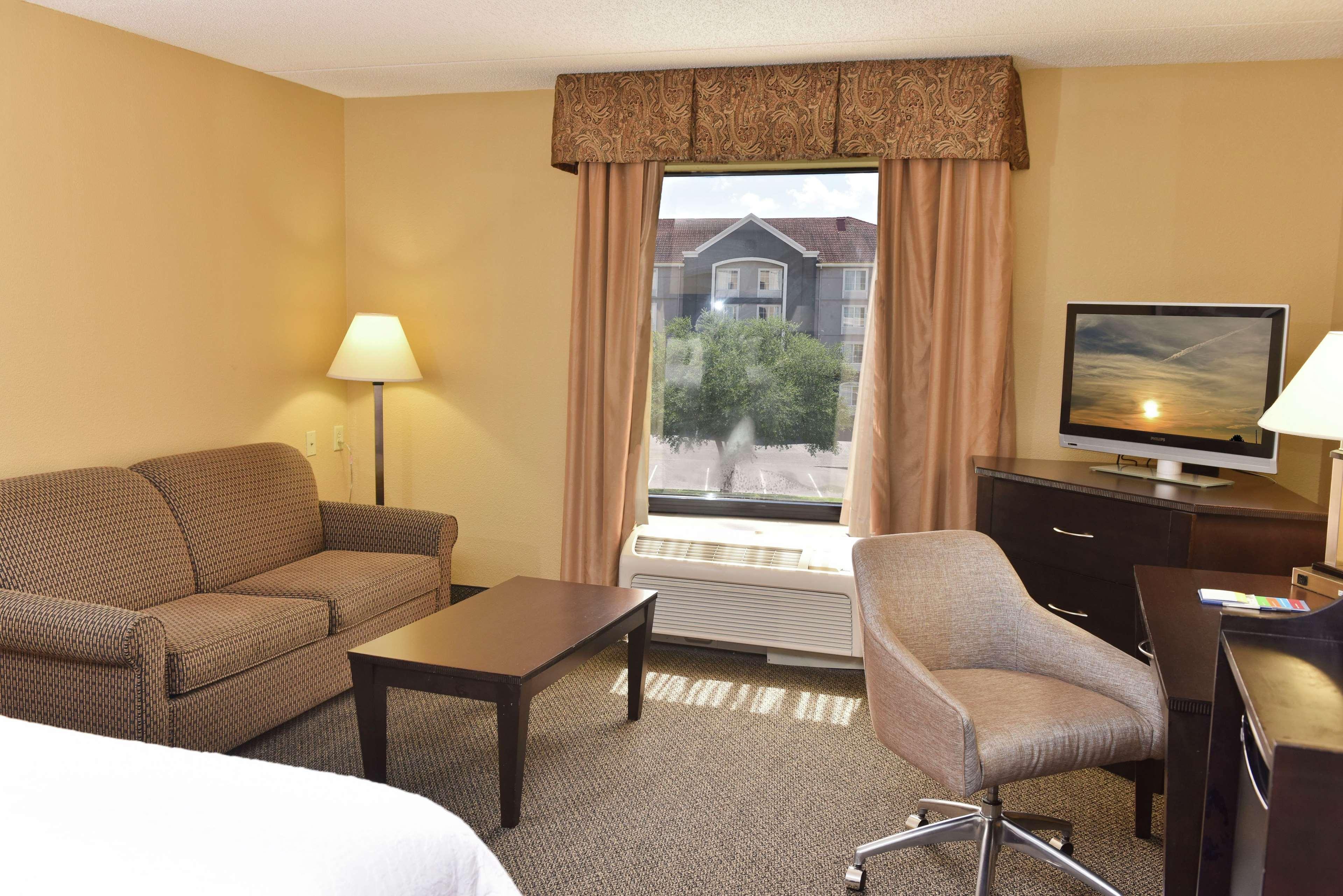 Hampton Inn & Suites Alexandria Esterno foto