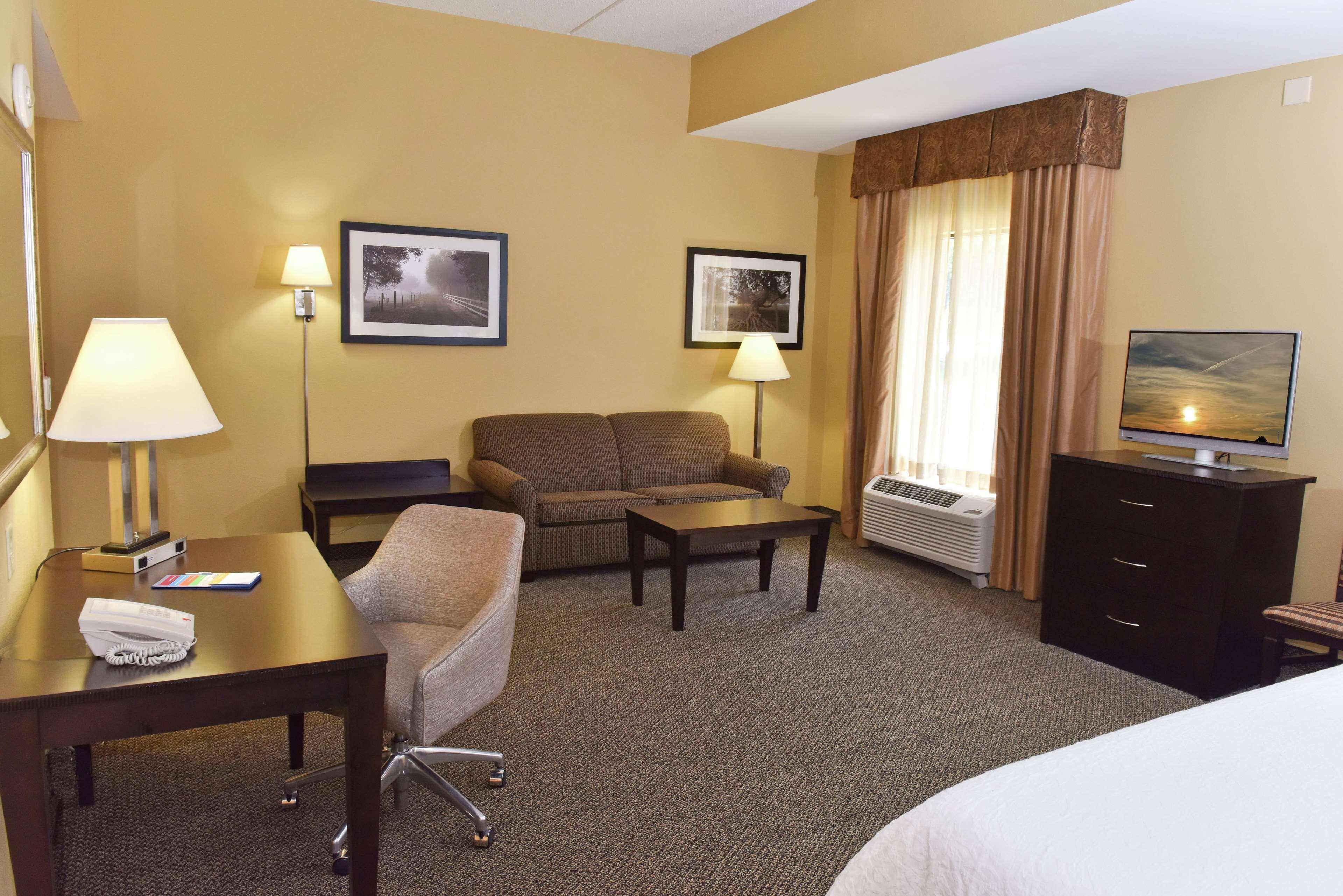 Hampton Inn & Suites Alexandria Esterno foto