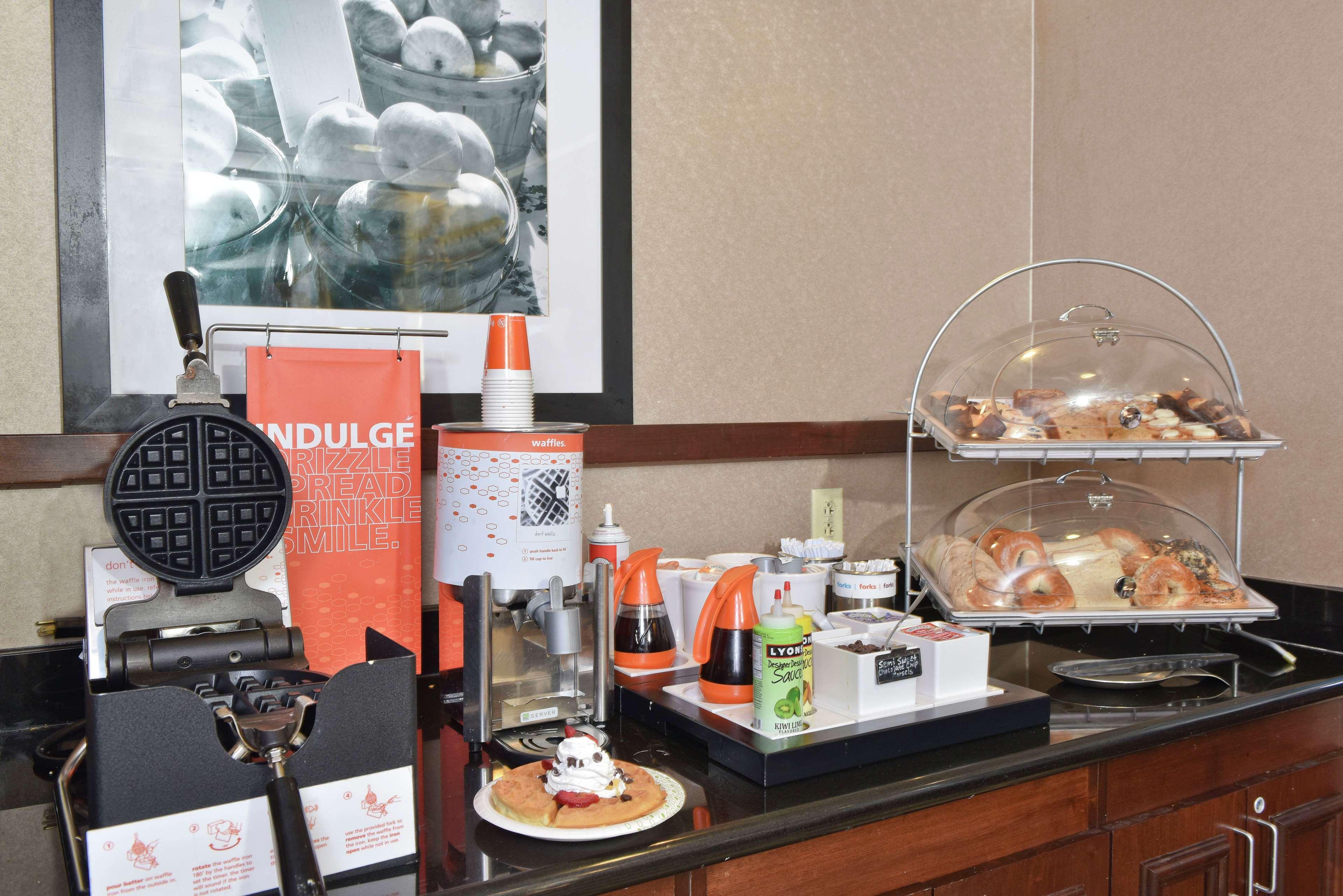 Hampton Inn & Suites Alexandria Esterno foto
