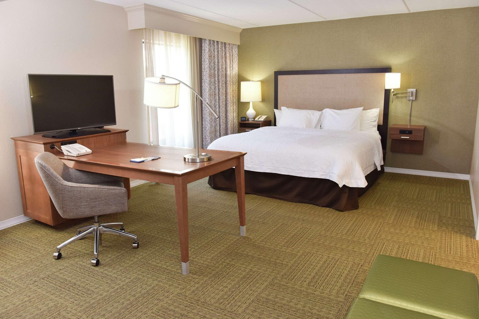 Hampton Inn & Suites Alexandria Esterno foto