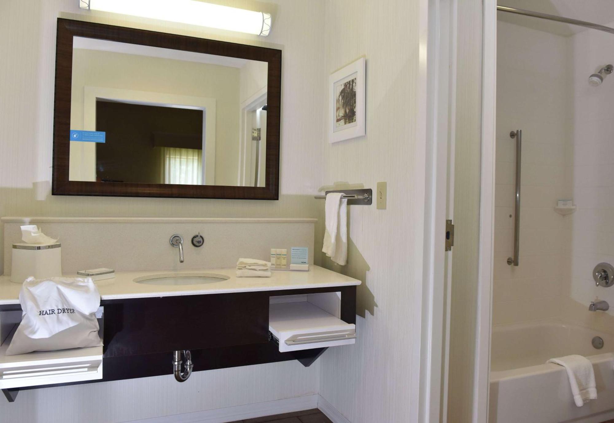 Hampton Inn & Suites Alexandria Esterno foto